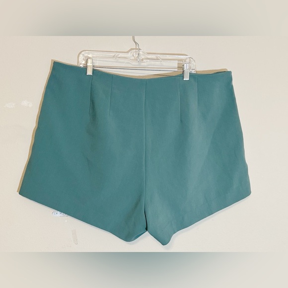 A New Day Women’s High Rise Tailored Green Shorts size 18 - Picture 5 of 10